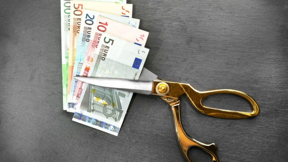 Μισθοί: ό,τι δεν τρώει ο πληθωρισμός, το παίρνει η εφορία