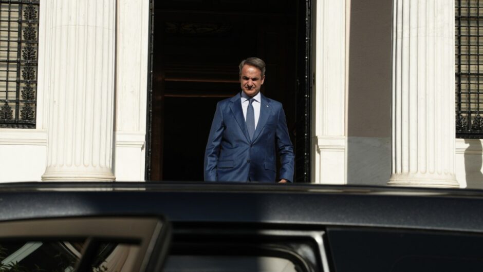 Πολύ βαθύ το ρήγμα της κυβέρνησης με την κοινωνία για να γεφυρωθεί με παροχές και τοξική πόλωση