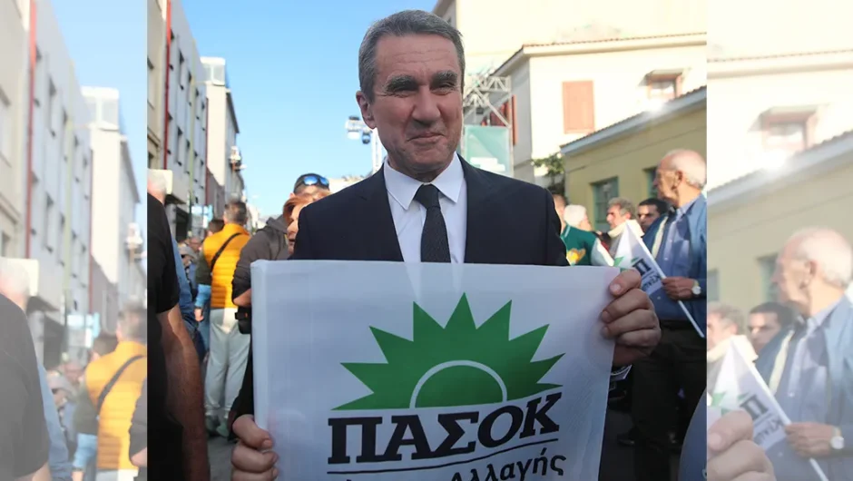 Γλείφουν εκεί που έφτυναν