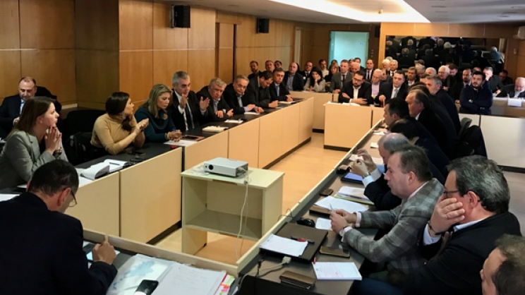 Αυτοί στο ψέμα και τις υποσχέσεις, εμείς στον δικό μας αγώνα*