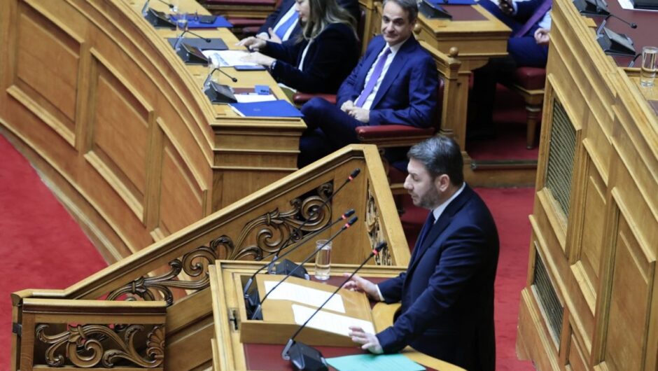 Σε δύσκολη θέση η κυβέρνηση με τον Ανδρουλάκη να επιμένει στις υποκλοπές – Στο στόχαστρο Μαξίμου το πρόγραμμα του ΠΑΣΟΚ