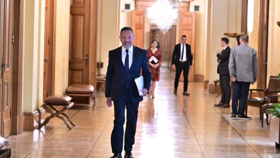 Στουρνάρας: Τα 4+3 βαρίδια της ελληνικής οικονομίας