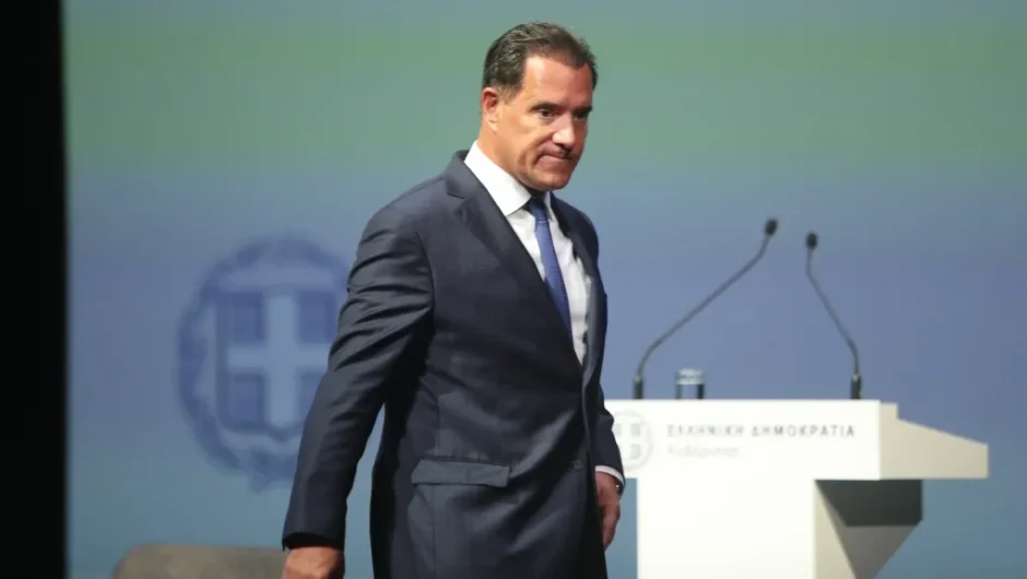 Ονόματα και διευθύνσεις;