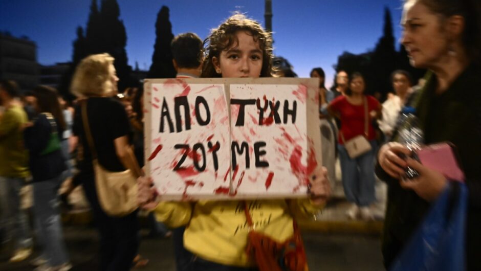 Στοιχειώνουν την κυβέρνηση τα Τέμπη – Αναφαίρετο δικαίωμα των συγγενών να ζητήσουν εκταφή, λέει η αντιπολίτευση