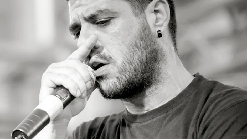 Σαν σήμερα 18 Σεπτεμβρίου: Η δολοφονία του Παύλου Φύσσα – Το χρονικό του φονικού που έφερε τη Χρυσή Αυγή ενώπιον της Δικαιοσύνης