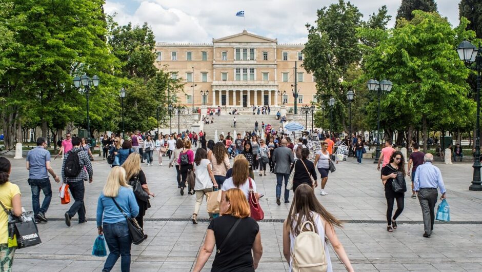 Με εκκλήσεις και ελέγχους στα σούπερ μάρκετ τρέχουν και δεν φτάνουν για την ακρίβεια
