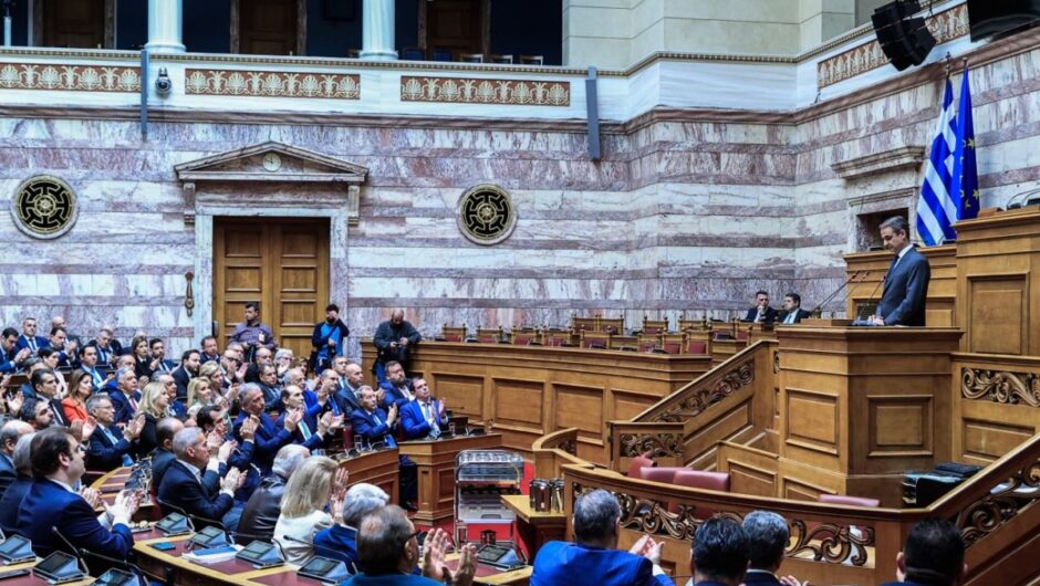Μέγαρο Μαξίμου: Με φλερτ στην εσωκομματική αντιπολίτευση ψάχνει τη νηνεμία εν όψει ΔΕΘ