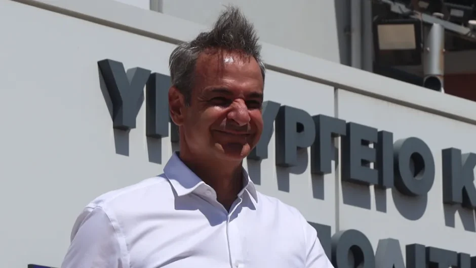 Μητσοτάκης εκτός τόπου και χρόνου: Βλέπει αποτελέσματα και φθηνό ρεύμα