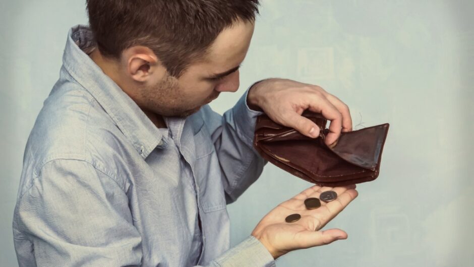 Απασχόληση: Η ανεργία μειώνεται αλλά ο μισθός δεν φτάνει