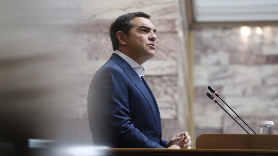 Ο Τσίπρας επιστρέφει… αντισυμβατικά – Αυτόνομη κάθοδος στην κοινωνία σε αναζήτηση νέων προσώπων