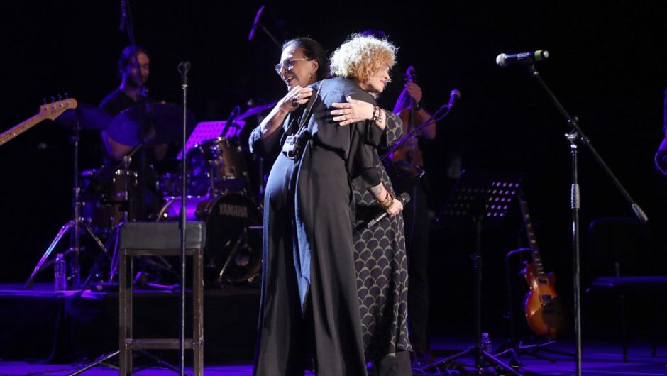 Τα 11+1 ξένα τραγούδια που έγιναν ελληνικές επιτυχίες: Η ιστορία πίσω από τις διασκευές