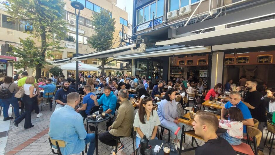 Η Λάρισα κατέχει το ρεκόρ – Εντυπωσιάζουν τα νούμερα: Πόσους τόνους καφέ καταναλώνουν τη μέρα οι Λαρισαίοι και πόσες καφετέριες μετράει