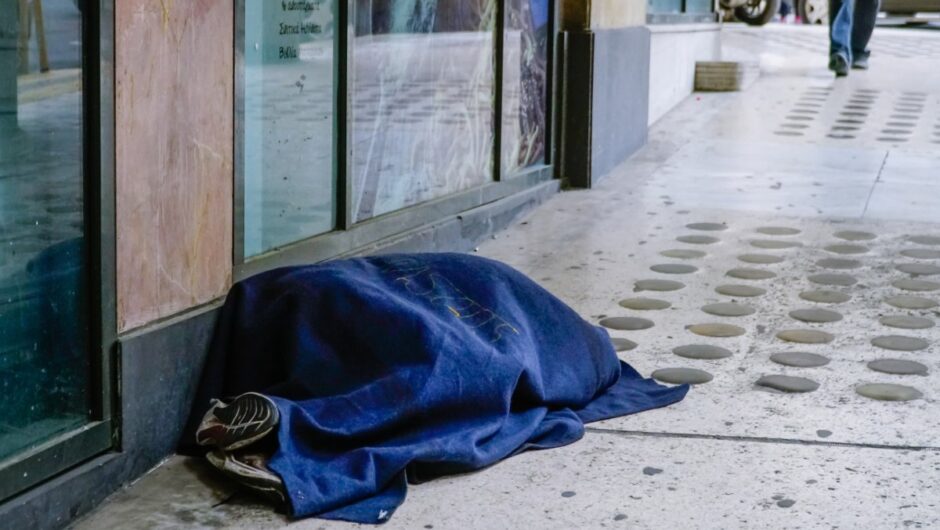 Η Ευρώπη χωρίς στέγη: Εκρηκτική αύξηση αστέγων σε όλη την Ένωση