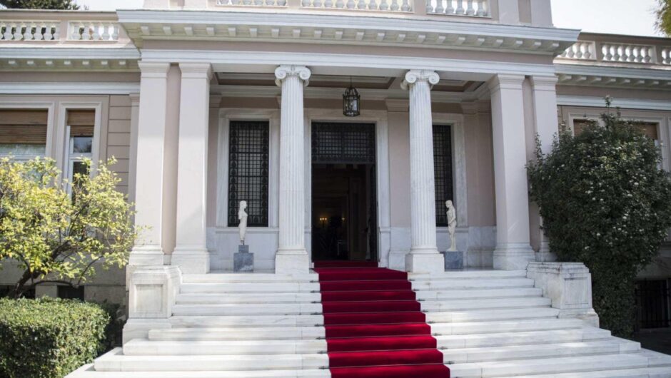 Κυβέρνηση που φοβάται το λαό, τρέμει τη Λάουρα, της σκάει και ο Αλέξης