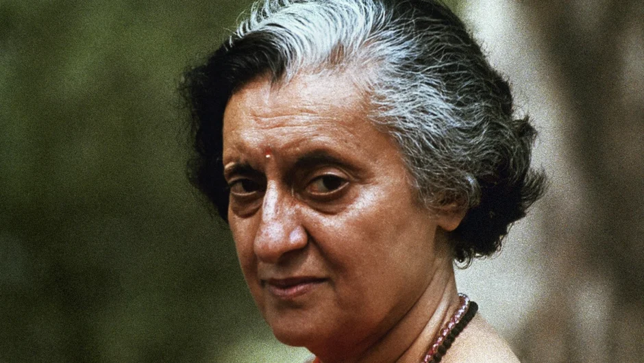 Σαν σήμερα 31 Οκτωβρίου: Η Ίντιρα Γκάντι πέφτει νεκρή από τους ίδιους της τους φρουρούς – Τα προφητικά της λόγια
