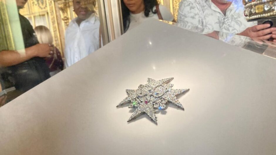 Λούβρο: Αυτά είναι τα οκτώ αντικείμενα που εκλάπησαν – Το 9ο που καταστράφηκε