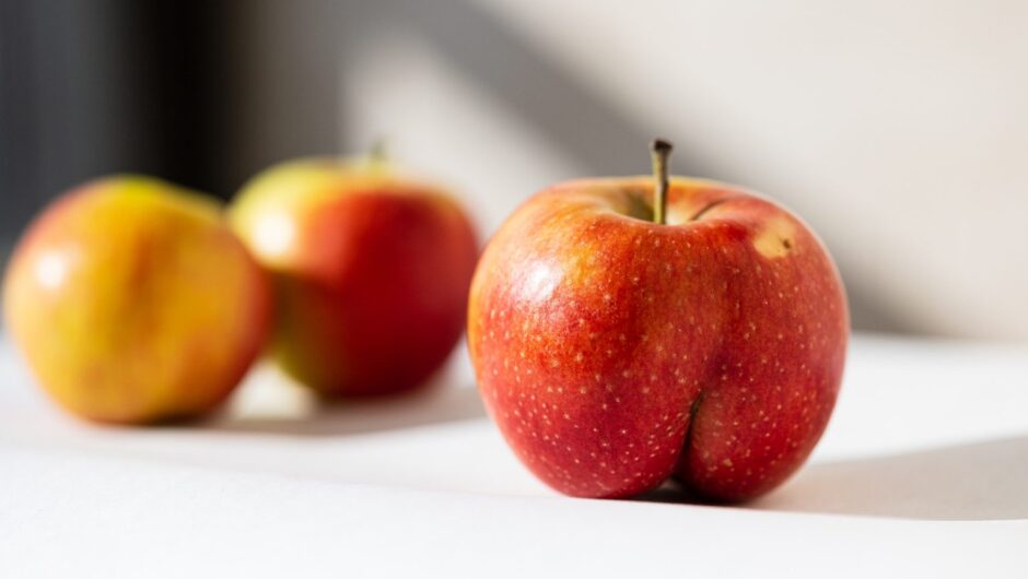 Απώλεια βάρους: Η καλύτερη ώρα να φάτε ένα μήλο για να αδυνατίσετε – Βοηθά και στην πέψη