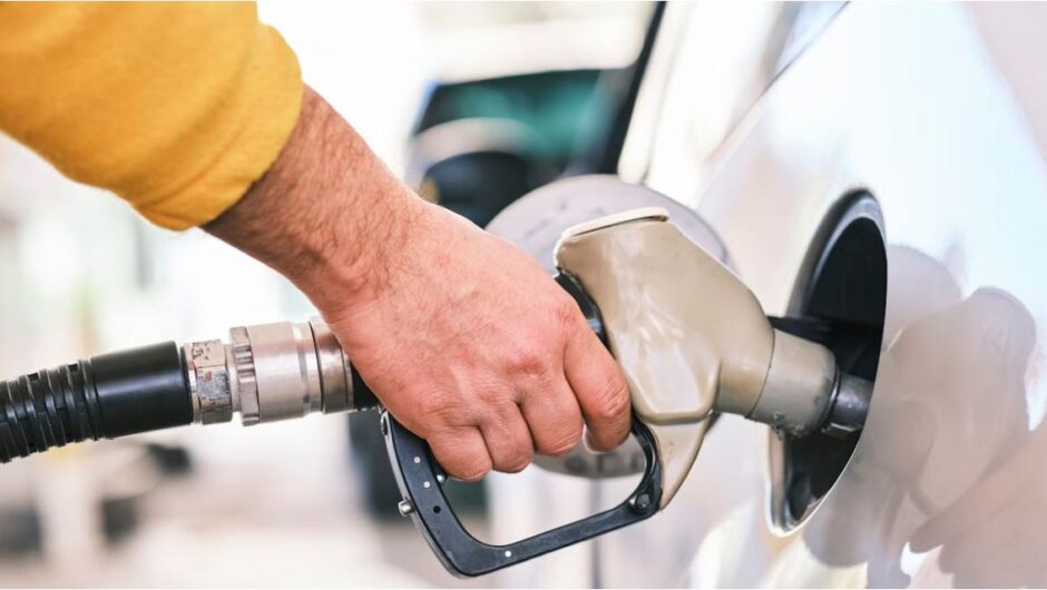 Καύσιμα: Πότε αναμένεται να μειωθούν οι τιμές και πόσο – Ποια είναι η νέα πρόβλεψη για το πετρέλαιο θέρμανσης