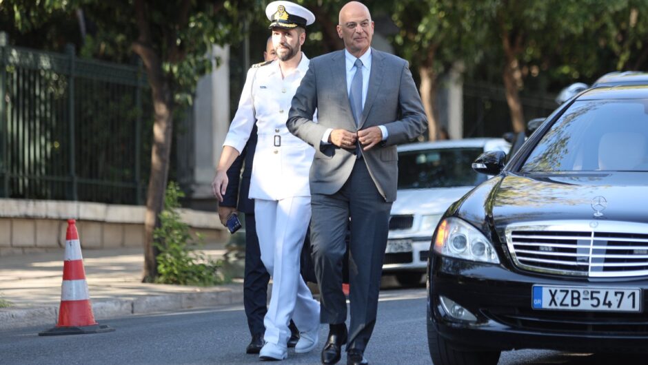 Η οργισμένη απάντηση του Ν. Δένδια – Το «μπρα ντε φερ» με το Μαξίμου για την καθαριότητα στον Άγνωστο Στρατιώτη