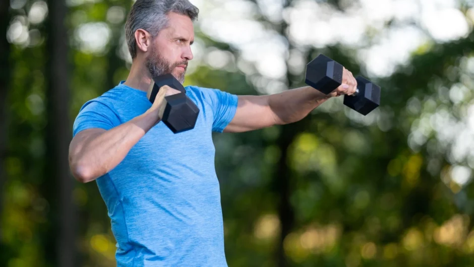 Χτίστε μυς μετά τα 40: Τι να προσέξετε, πώς να διαμορφώσετε το πρόγραμμά σας