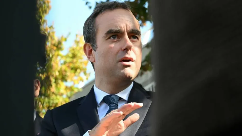 Εκεί δεν μπορούν. Εδώ;