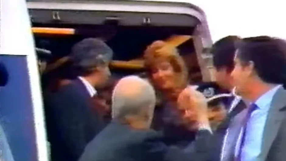 Σαν σήμερα 22 Οκτωβρίου: Το νεύμα που έγραψε ιστορία – Η δημοσιοποίηση της σχέσης του Ανδρέα Παπανδρέου με τη Δήμητρα Λιάνη