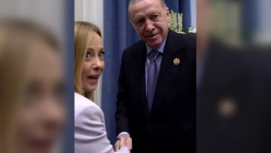 Η Ιταλίδα πρωθυπουργός θα «σκότωνε κάποιον» αν την ανάγκαζαν να κόψει το κάπνισμα – Ο διάλογος Μελόνι-Ερντογάν και τα γέλια Μακρόν-Στάρμερ