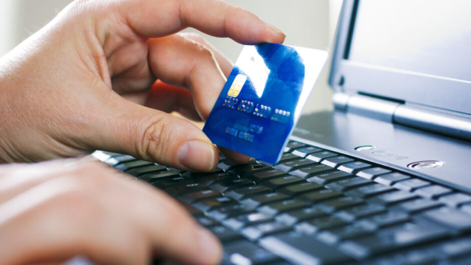 Το υψηλό κόστος ζωής «ροκανίζει» τις καταθέσεις των Ελλήνων – Πού αντιμετωπίζουν τη μεγαλύτερη ακρίβεια οι καταναλωτές