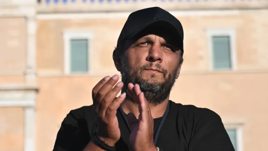 Κυβέρνηση και δικαιοσύνη, μαζί αγκαλιά στον γκρεμό