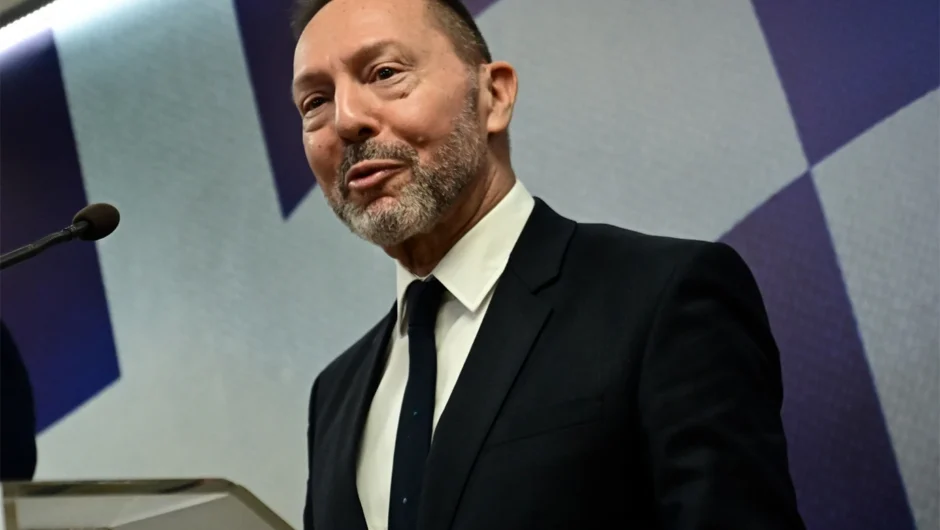 «Καμπανάκι» Στουρνάρα: Το δημογραφικό απειλεί τη μακροπρόθεσμη σταθερότητα της οικονομίας