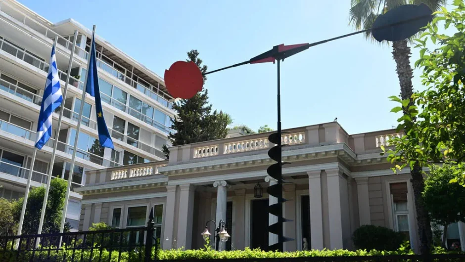 Μεταθέτουν το πολιτικό κόστος