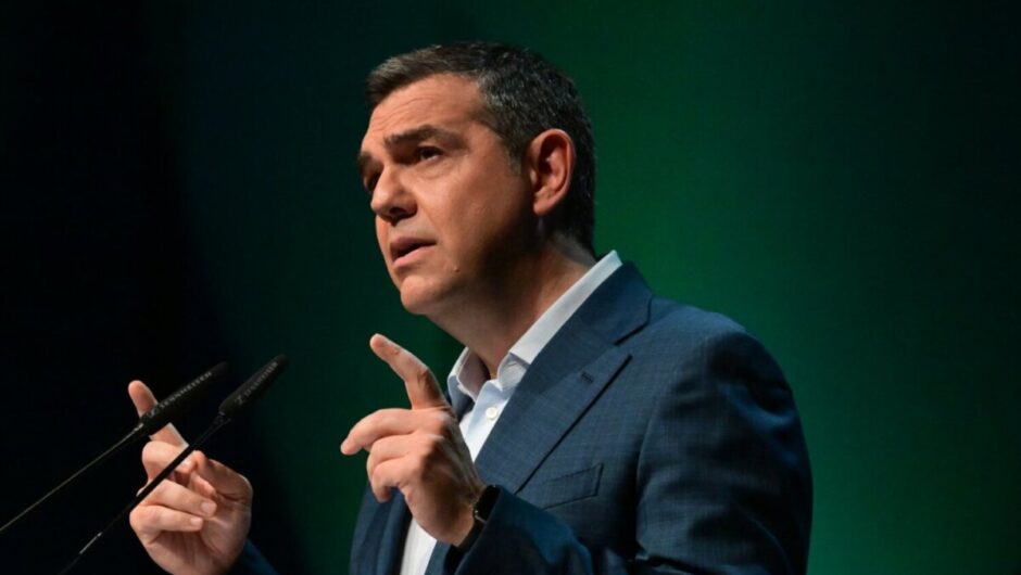 Ρεκόρ προπαραγγελιών για το νέο βιβλίο Τσίπρα – Ποια είναι η εικόνα στη Λάρισα