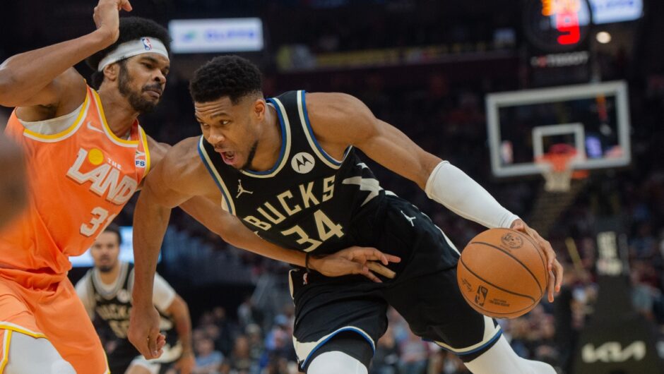 Ήττα για τους Μπακς στο Κλίβελαντ, αγωνία για Γιάννη