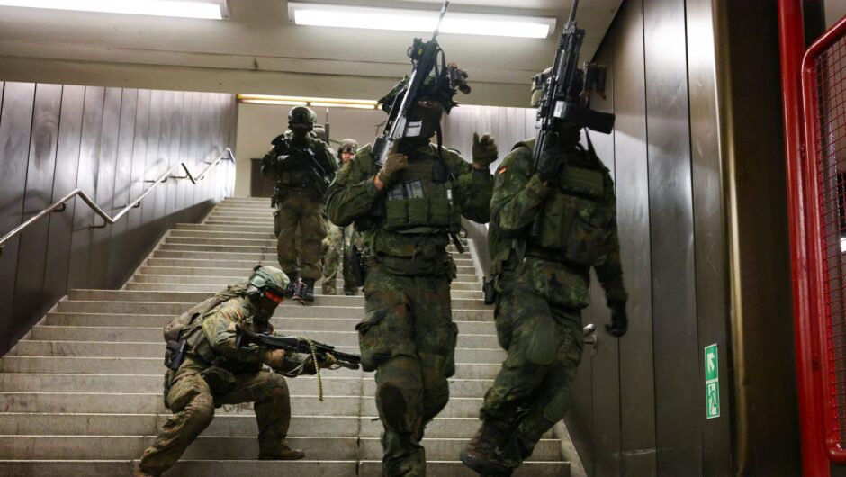 Γερμανία: Μυστικές προμήθειες τροφίμων και «ασκήσεις πολέμου» σε σταθμούς του μετρό