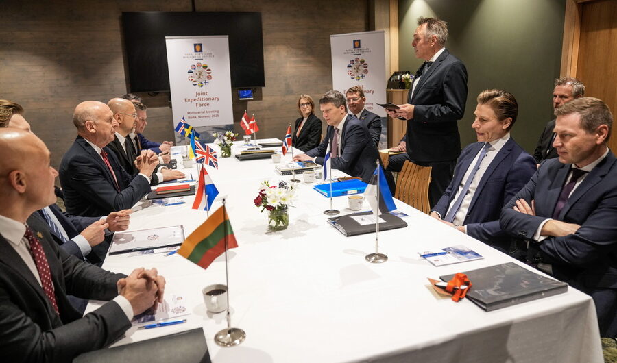 Politico: Βαθιά μέσα σε ένα βουνό της Νορβηγίας η Βρετανία ετοιμάζεται για πόλεμο με την Ρωσία – Το σχέδιο, οι αδυναμίες και τα παγοθραυστικά