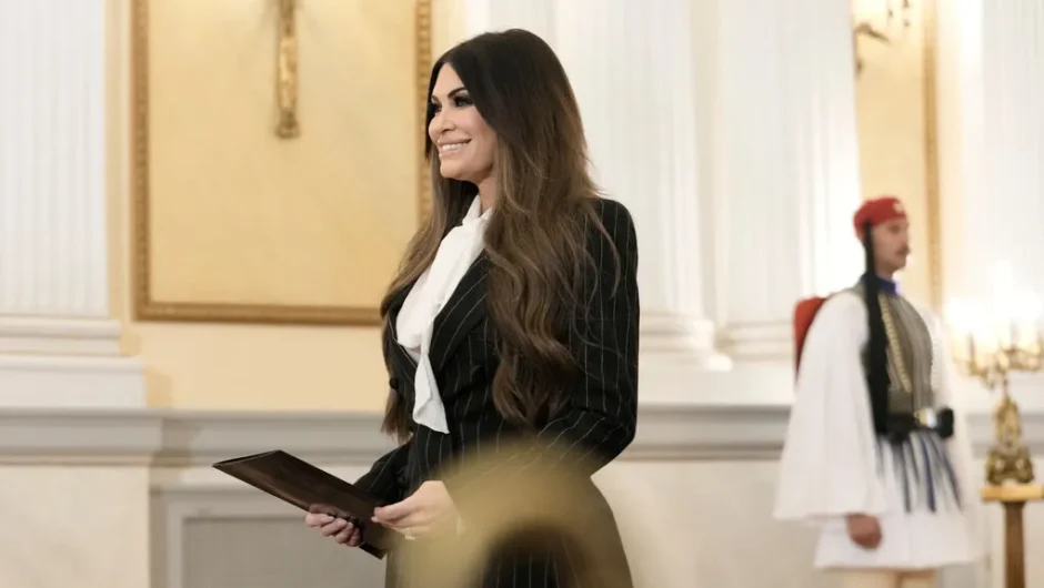 Ακούτε, ποιητές; Χώρα παρέλαβαν και την έκαναν διάδρομο