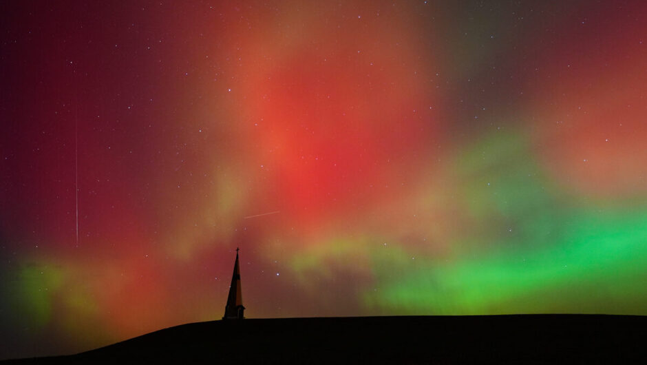 Απόκοσμες εικόνες – Το Βόρειο Σέλας «στολίζει» τους ουρανούς