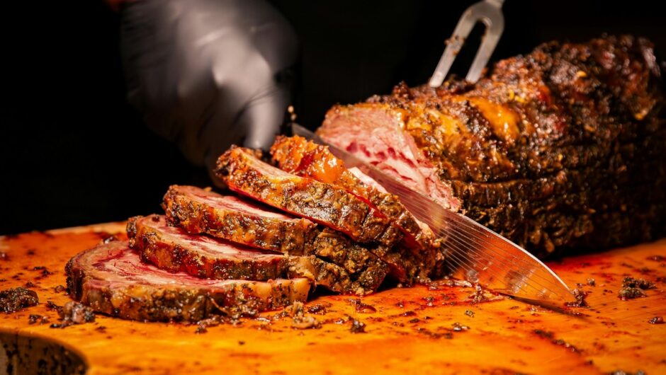 Τιμές «φωτιά» στο κρέας ενόψει Χριστουγέννων – Θα φτάσει τα 20 ευρώ το μοσχάρι