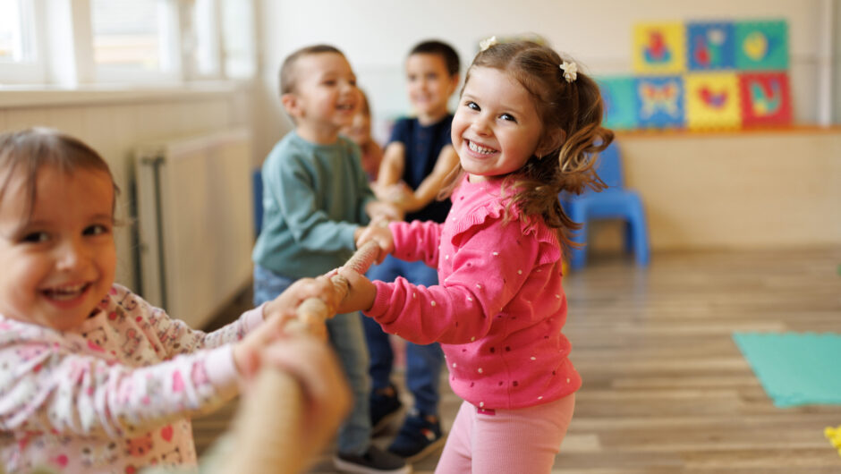 «Πρωταθλητές» στα έξοδα οι Έλληνες: Κίνητρο υπογεννητικότητας η ανατροφή του παιδιού