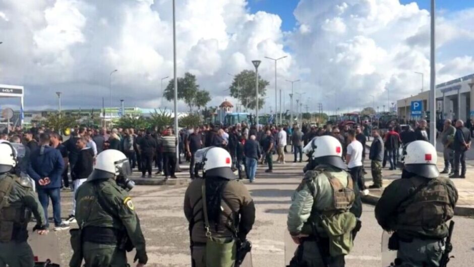 Πήγε γελαστός με τη χαρά και της γεώτρησης στο Βlock 2, βγήκε γελασμένος ότι αυτό αρκεί για να μπλοκάρει τη κοινή λογική και των αγροτών την οργή