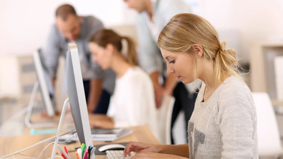 Τέταρτος συνεχής μήνας μείωσης της απασχόλησης, με την αγορά εργασίας να δείχνει έντονη κόπωση παντού