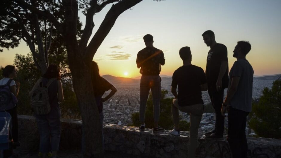 Το 70% των νέων δεν σχεδιάζει οικογένεια και «βλέπει» ξενιτιά