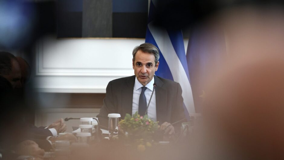 Ανώμαλη προσγείωση στην κοινωνία, αλλά τη λύση δεν θα τη δώσει η επικοινωνία