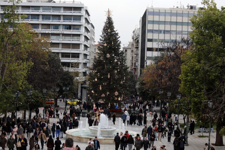Εορταστικό ωράριο: Ανοιχτά σήμερα και αύριο τα εμπορικά καταστήματα – Πώς θα λειτουργήσουν έως την Πρωτοχρονιά