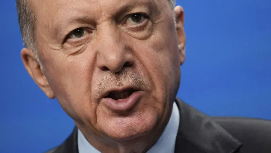 «Αστραπές» Ερντογάν στον απόηχο της τριμερούς