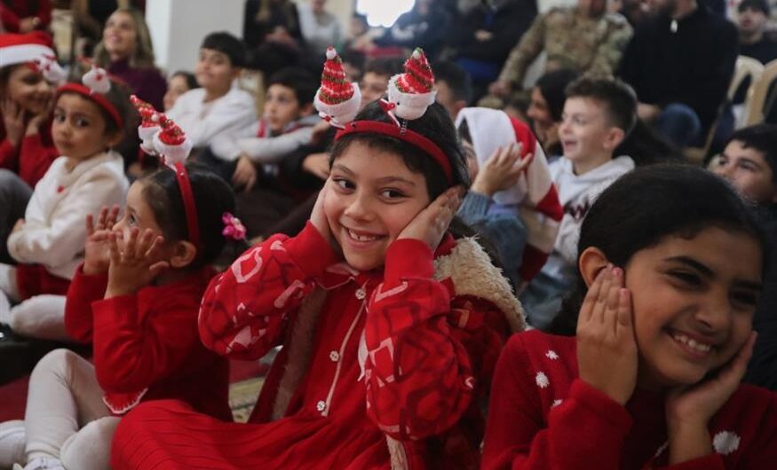Χριστούγεννα στον κόσμο: Η έκκληση πάπα για ειρήνη, οι εορτασμοί στη Βηθλεέμ και το σέρφινγκ στην Αυστραλία