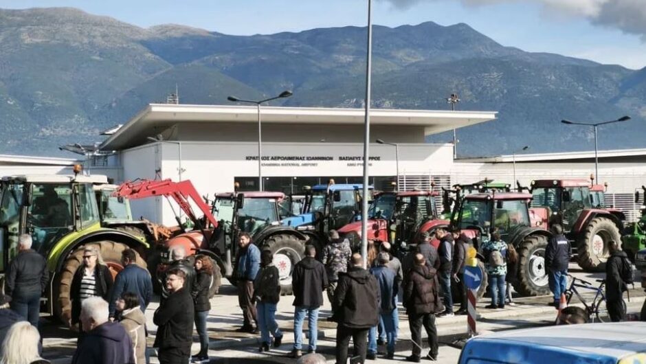 Αγρότες: Μπλόκα παντού από τον Βορρά μέχρι τον Νότο – Πάνε στο λιμάνι του Βόλου οι Θεσσαλοί, τι αποφάσισαν