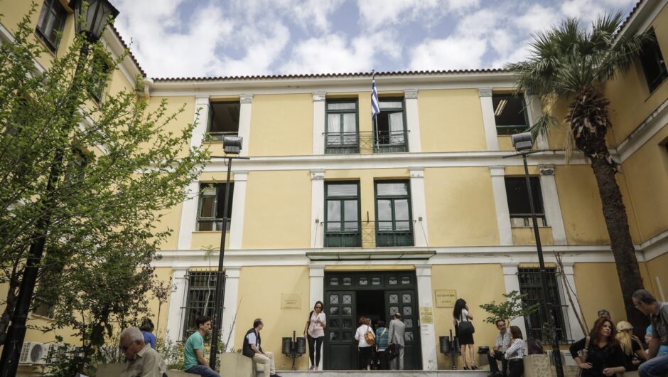 Σημεία και τέρατα στη δίκη των υποκλοπών