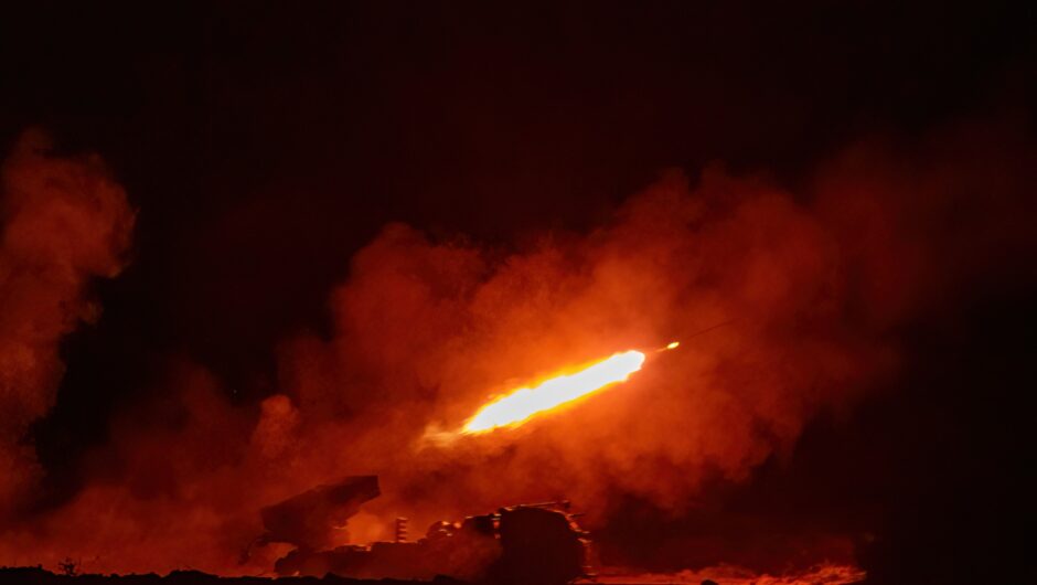 Η λάβα του Πυροβολικού ξεχύθηκε στο Αιγαίο – Δείτε φωτογραφίες και βίντεο