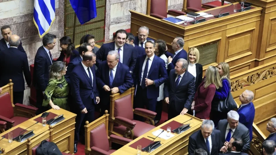 Δημοσκόπηση: Κάθε χρόνο και χειρότερα με Μητσοτάκη